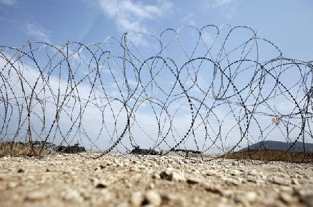 Grecia pune un gard de sârmă ghimpată la graniţa cu Turcia: 245 de persoane trec ilegal pe-acolo, zilnic