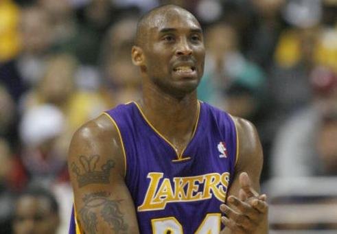 Kobe Bryant l-a depăşit pe Shaquille O'Neal şi a devenit al cincilea marcator din istoria NBA