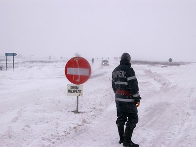 Prahova: Şoferi lăsaţi fără permise şi amendaţi pentru că au intrat pe drumuri închise
