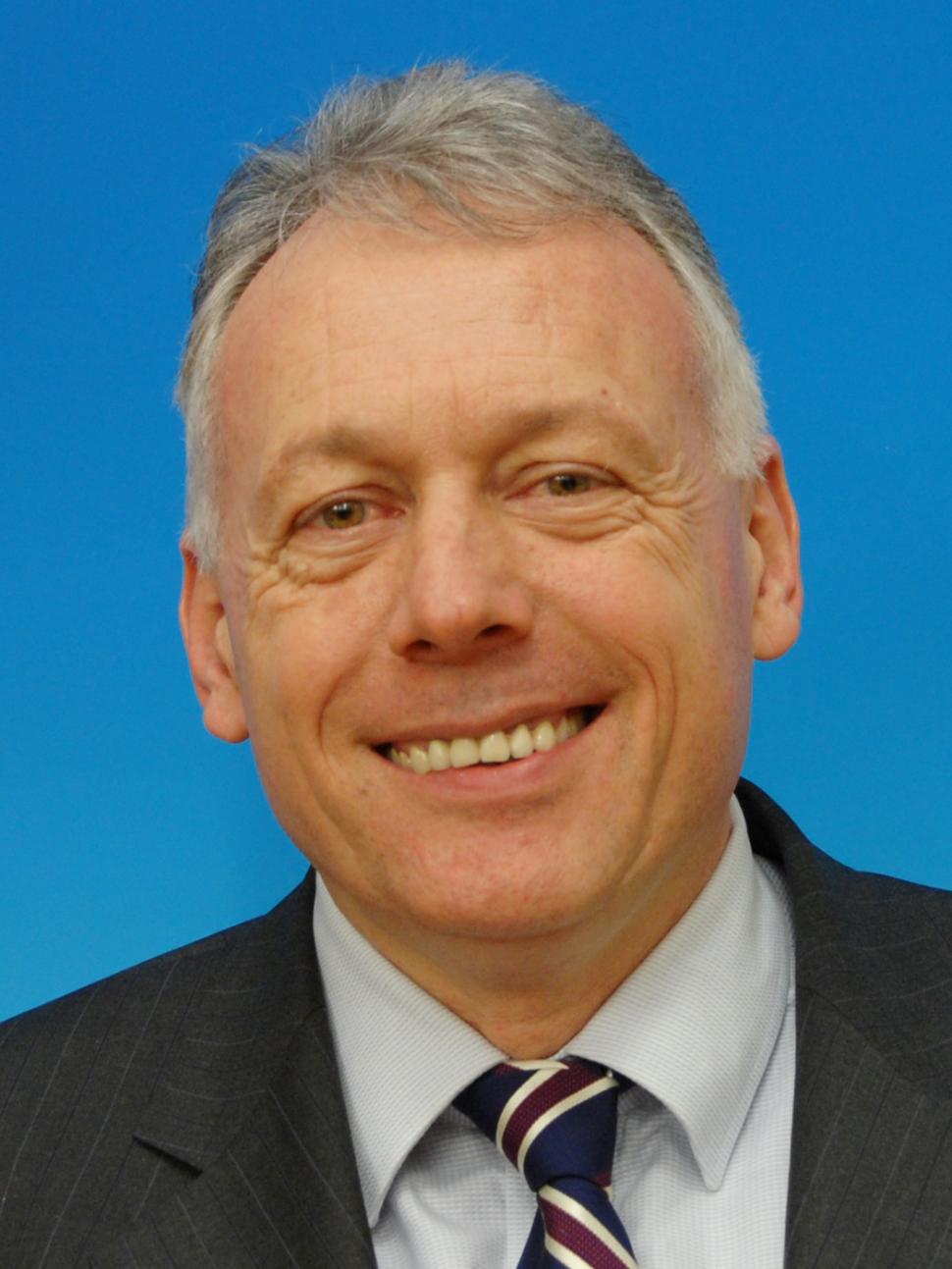 Cine sunt miniştrii Cabinetului Ungureanu. Sunt tineri, necunoscuţi, dar promit să schimbe ţara. Vezi portretele lor 130113