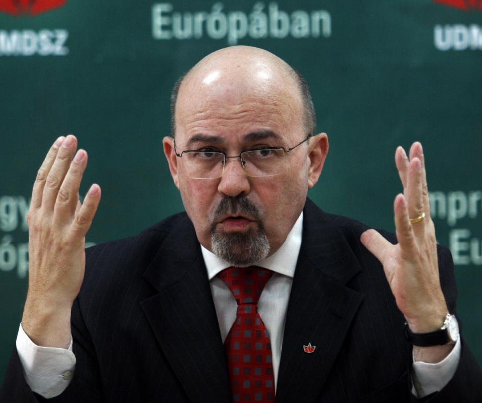 Cine sunt miniştrii Cabinetului Ungureanu. Sunt tineri, necunoscuţi, dar promit să schimbe ţara. Vezi portretele lor 130124