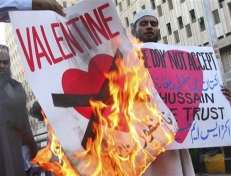 Indonezienii musulmani interzic sărbătorirea Valentine's Day