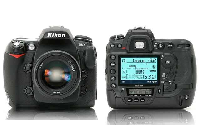 Nikon D800, primul aparat foto cu rezoluţie de 36,3 megapixeli