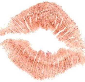 Ce spun buzele iubitei tale despre ce a făcut noaptea trecută. Un studiu pe care trebuie să îl citeşti 130255