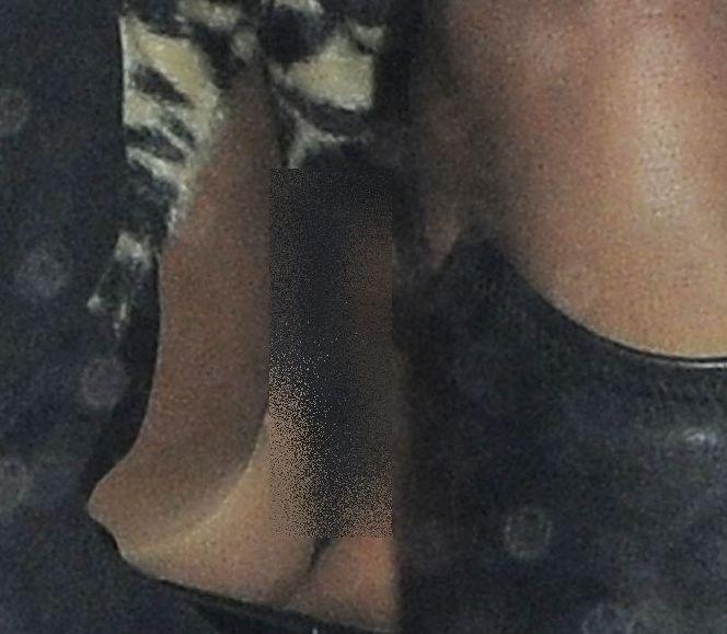 N-a mai reuşit să treacă pe la cosmetică înainte de a merge în club. Dedesubturile care nu trebuiau să se vadă 130270