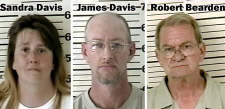 &quot;Singur pe lume&quot; are chipul lui. Cazuri REVOLTĂTOARE în care părinţii şi-au bătut joc de propriii copii  130327