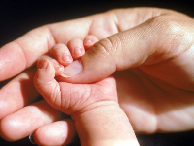 Ai nimănui! 15 bebeluşi uitaţi de părinţi se află în grija asistentelor Maternităţii din Arad