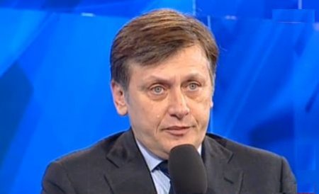 Antonescu: Avem un premier din zona serviciilor, pentru că regimul Băsescu nu mai are încredere în altcineva
