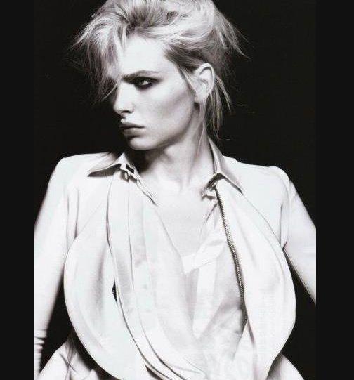 „Dragostea nu are limite”. Povestea frumuseţii androgine care a cucerit lumea modei 130519