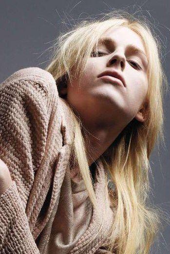 „Dragostea nu are limite”. Povestea frumuseţii androgine care a cucerit lumea modei 130520