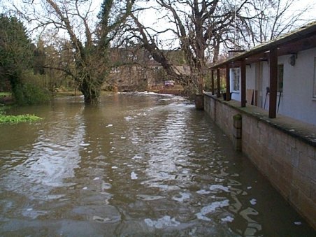 Hidrologii avertizează că urmează o primăvară marcată de inundaţii masive
