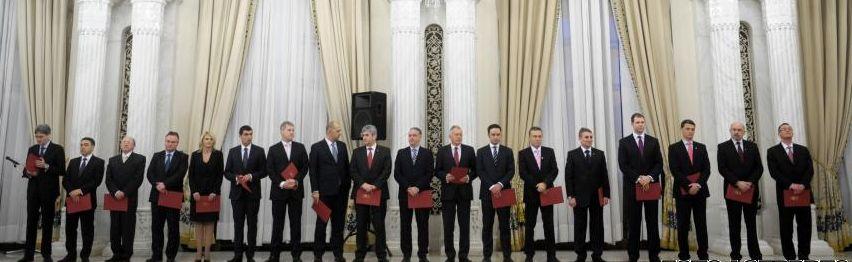 Noii miniştri, gafeuri de primă mână. Momente amuzante de la ceremonia de învestire a guvernului Ungureanu 130466