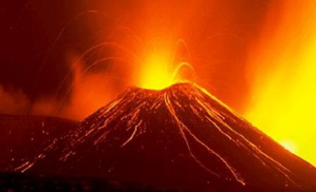 Vulcanul Etna a erupt pentru a doua oară în 2012. 18 erupţii au avut loc anul trecut