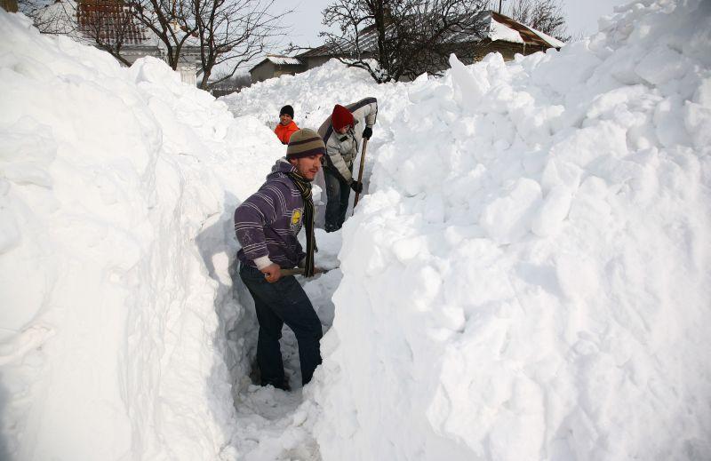 Zăpada nu ne dă pace! De MÂINE încep din nou NINSORILE. Vezi prognoza meteo 130594
