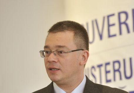 Mihai Răzvan Ungureanu a convocat un comandament de urgenţă în Vrancea