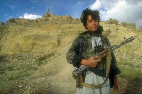 Doi copii afgani, &quot;kamikaze în devenire,&quot; au fost arestaţi pentru a doua oară