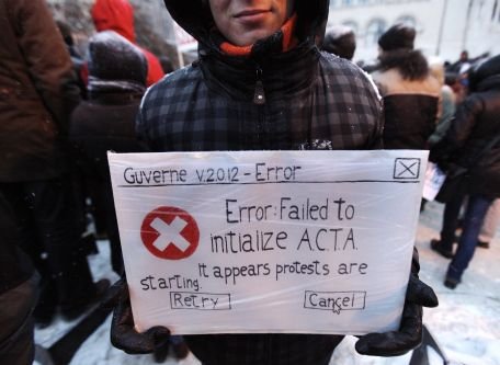 Mii de oameni au protestat în România împotriva ACTA