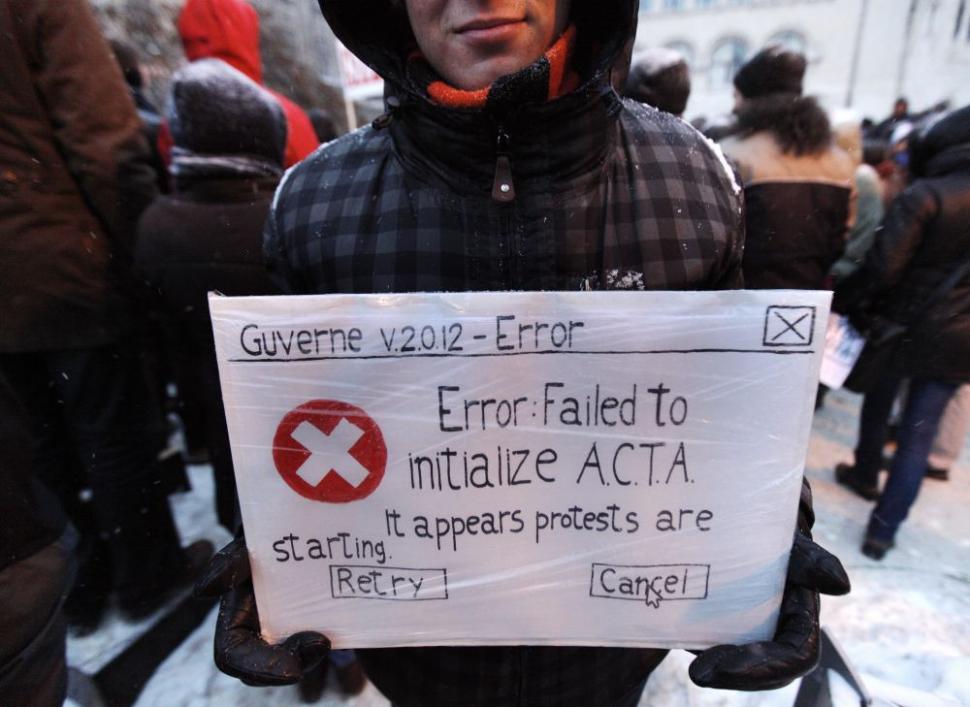 Mii de oameni au protestat în România împotriva ACTA 130752