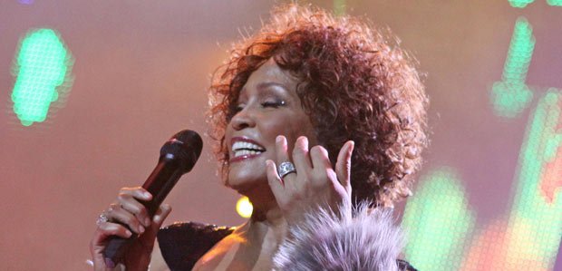 Vedetele sunt şocate de moartea lui Whitney Houston şi îi citează cântecele în mesajele de adio