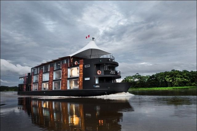 Cel mai luxos hotel plutitor de pe Amazon