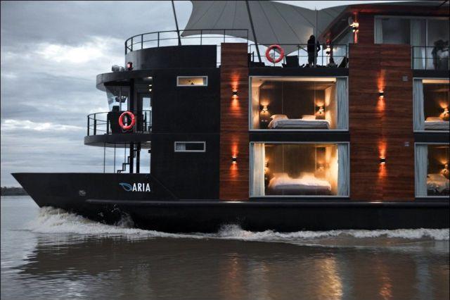 Cel mai luxos hotel plutitor de pe Amazon 130957