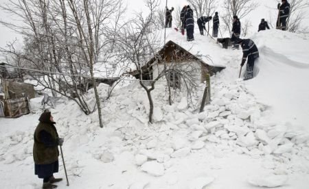 COD ROŞU de ninsoare în Serbia. Europa cedează sub puterea zăpezii şi a gerului