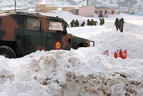 Jumătate din țară, sub ninsori: 46 de drumuri naționale, închise din cauza viscolului. VEZI LIVE cum se circulă în Capitală!  130890