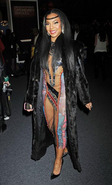 Rochia prin care TOTUL E LA VEDERE! Vedeta care i-a făcut pe criticii de modă să îşi urască slujba 130931