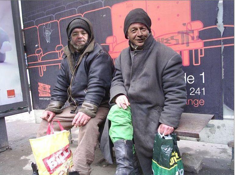 Vi-i mai amintiţi? Au ajuns &quot;colegi de suferinţă&quot; în stradă! Cea mai tare poză cu două personaje scandate la proteste 130937