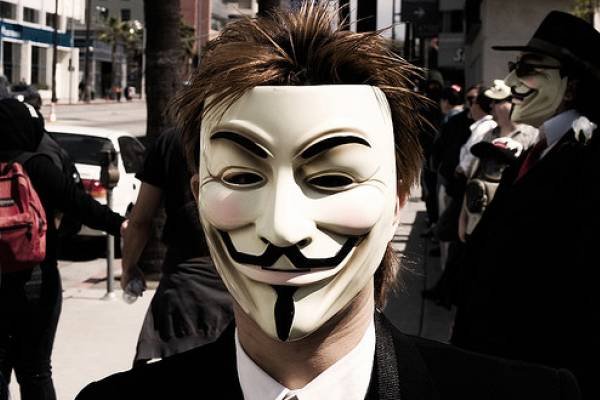 Ce dezvăluiri a făcut Anonymous despre premierul Ungureanu