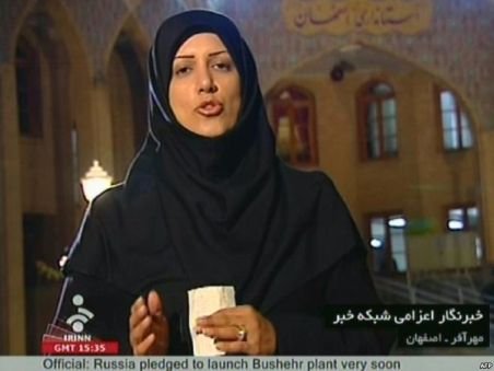 Prezentatoarele TV afgane, somate de ministrul Culturii: Să purtaţi văl islamic! Şi fără machiaj strident