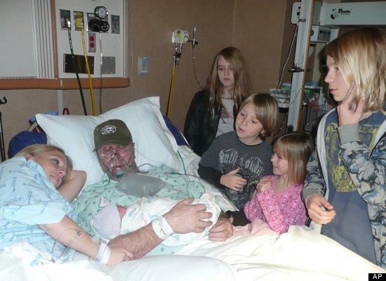 Imaginea care îţi va rupe sufletul în două. Dragostea şi miracolul vieţii, faţă în faţă cu moartea 131268