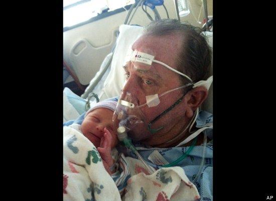 Imaginea care îţi va rupe sufletul în două. Dragostea şi miracolul vieţii, faţă în faţă cu moartea 131270