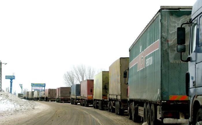 Ninsoarea s-a oprit, dar drumurile rămân ÎNCHISE. Vezi lista completă a drumurilor cu probleme şi recomandările poliţiştilor 131317