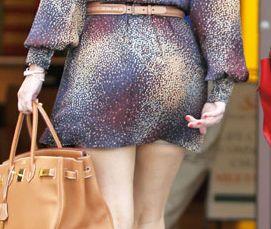 Numai la slujbă nu i-a stat gândul preotului! Vezi cum s-a îmbrăcat vedeta cu cel mai comentat posterior 131336