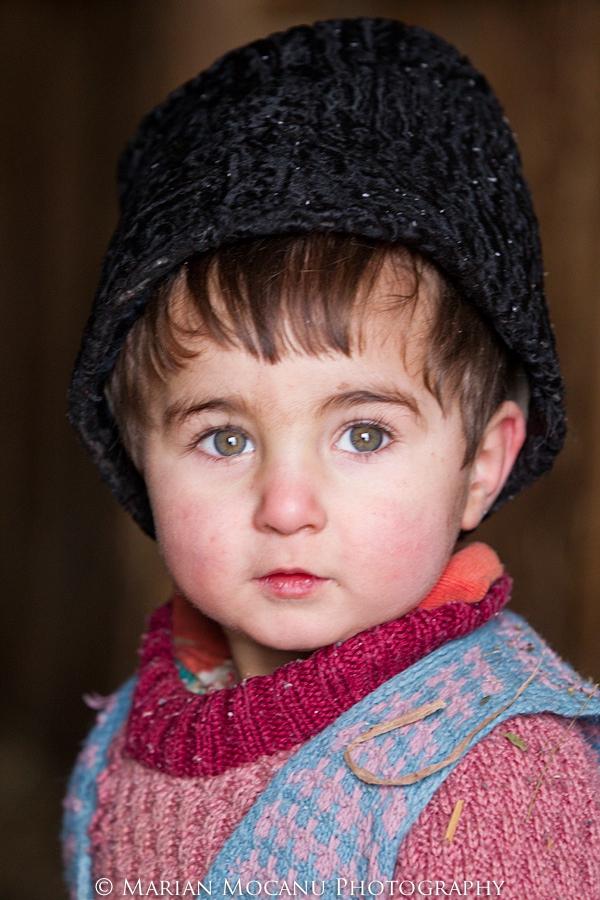 Imaginile care au topit zăpada şi au cucerit sufletele românilor. &quot;Iarna pe uliţă&quot;, rescrisă în imagini 131597