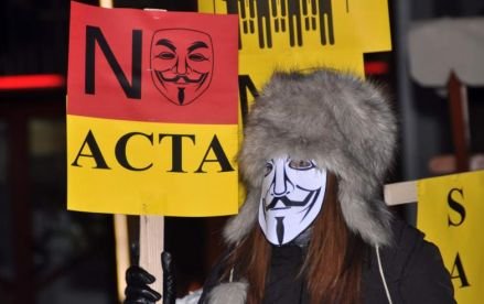 Lituania SUSPENDĂ ratificarea acordului ACTA