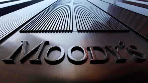 Moody's trage un semnal de alarmă: ratingurile a 17 bănci de anvergură globală ar putea coborî
