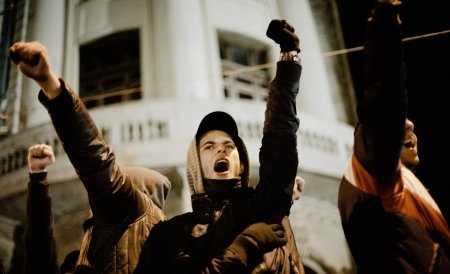 35 de zile de protest la Ploieşti. Manifestanţii cer demisia preşedintelui şi alegeri anticipate