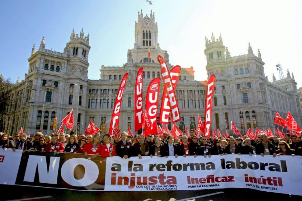 Cel puţin 100.000 de oameni protestează în Spania faţă de măsurile de reformă din domeniul muncii 131986