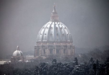 Premieră: Vaticanul trebuie să plătească taxe pe proprietăţile fără caracter religios