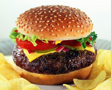 Primul hamburger cu carne artificială va putea fi preparat în octombrie