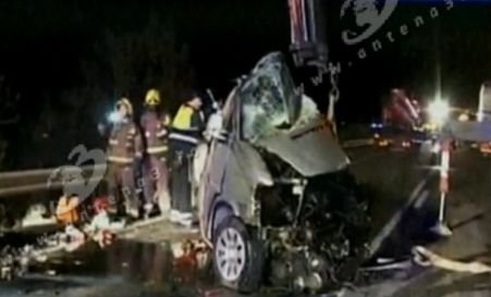 Cinci români au murit, iar alţi trei au fost răniţi într-un accident produs în Spania