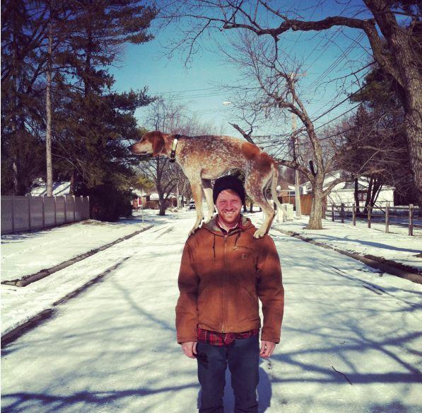 O aventură alături de cel mai bun prieten. Căţelul care se &quot;caţără&quot; pe SUA 132065