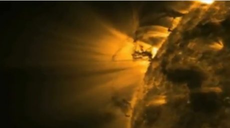 Oamenii de ştiinţă, înmărmuriţi. Au filmat o furtună solară MARE cât Pământul. Imagini impresionante