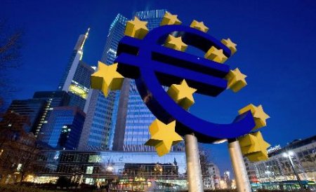 Zona euro este în pericol de a intra din nou în recesiune, atenţionează analiştii economici