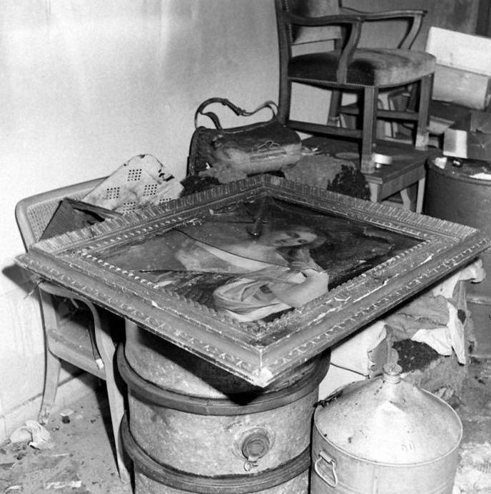 Sfârşitul unui DICTATOR, în imagini. Fotografii ISTORICE cu buncărul lui Hitler 132805