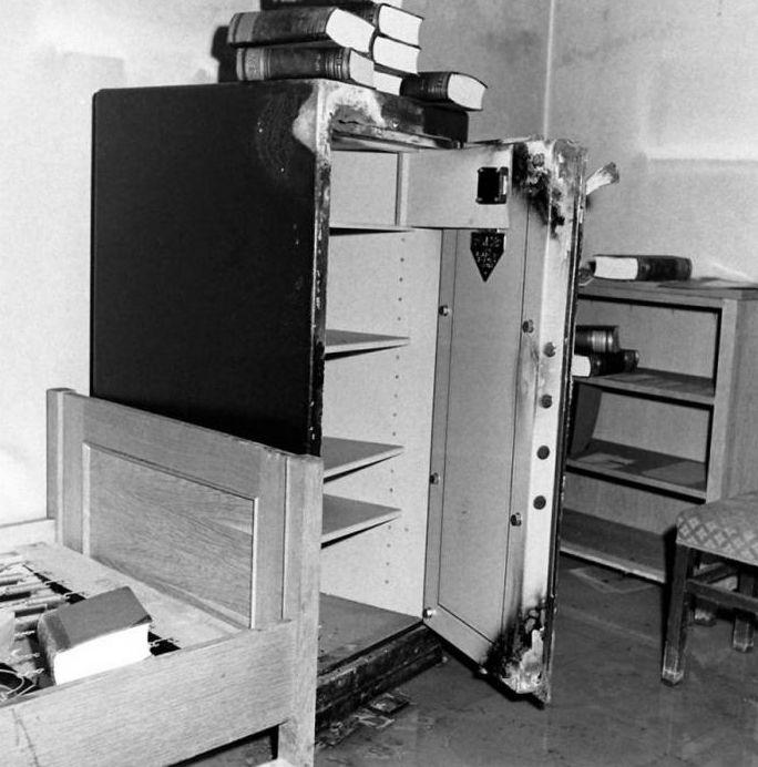 Sfârşitul unui DICTATOR, în imagini. Fotografii ISTORICE cu buncărul lui Hitler 132808