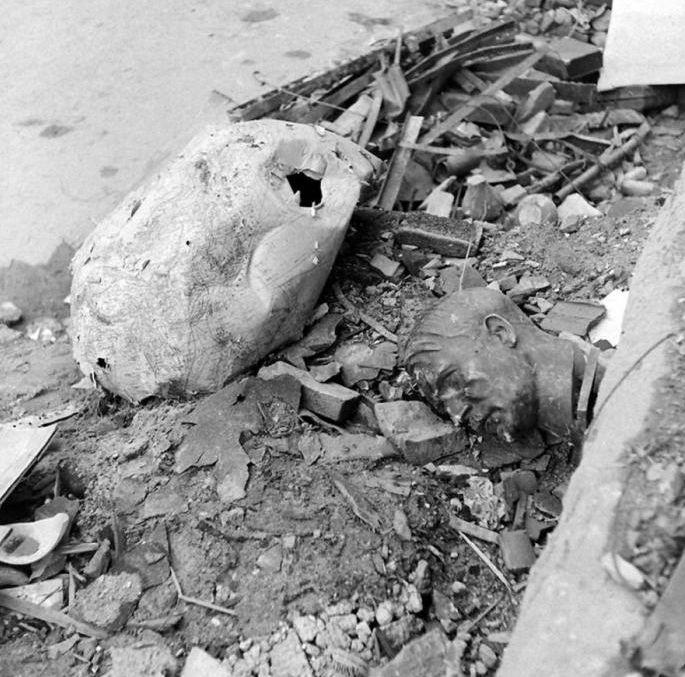 Sfârşitul unui DICTATOR, în imagini. Fotografii ISTORICE cu buncărul lui Hitler 132810