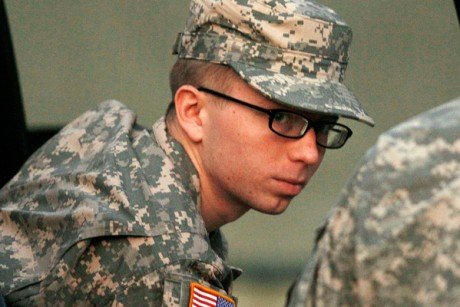 Soldatul Bradley Manning, inculpat pentru &quot;colaborare cu inamicul&quot; în cazul WikiLeaks